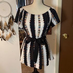 🌷🌷Vertical stripe short sleeve zip back off shoulder tie top